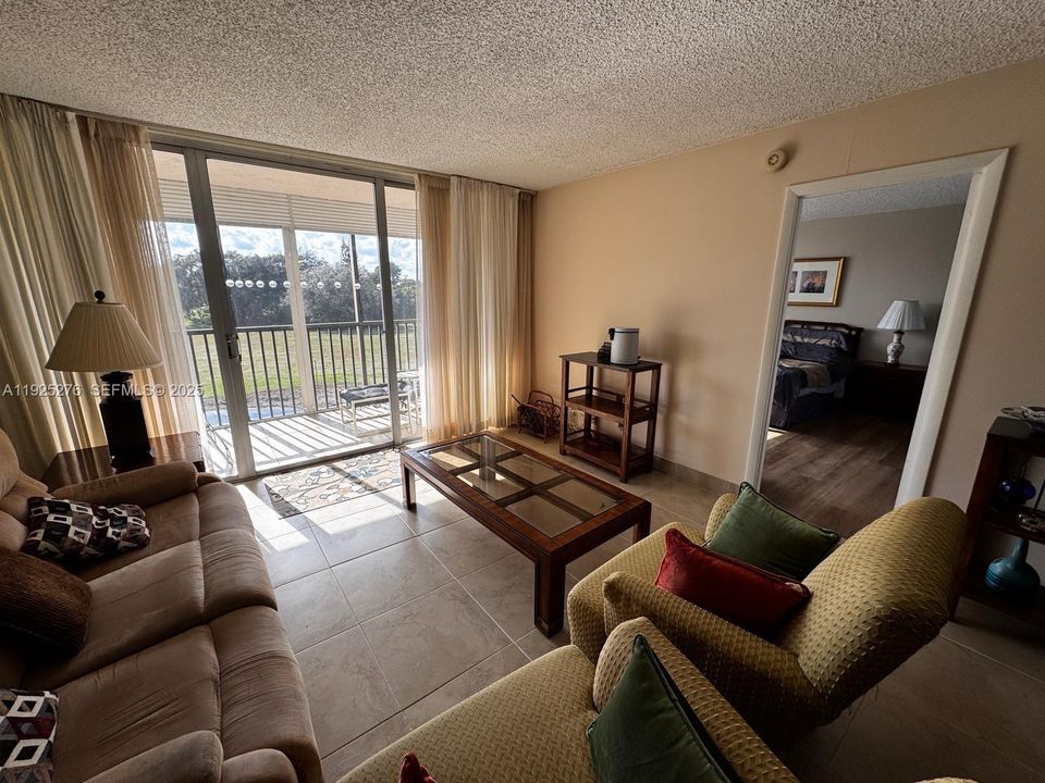 For Rent: $1,875 (2 beds, 2 baths, 1100 Square Feet)