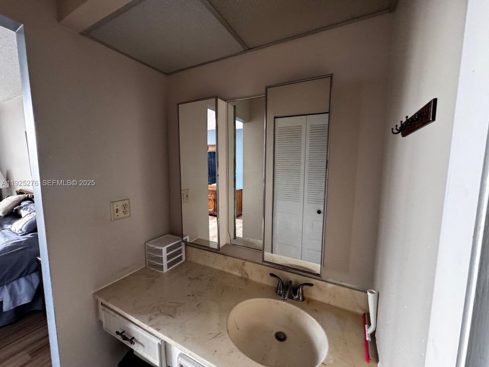 For Rent: $1,875 (2 beds, 2 baths, 1100 Square Feet)