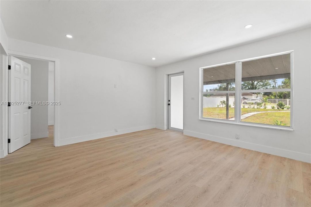 На продажу: $475,000 (3 спален, 2 ванн, 870 Квадратных фут)