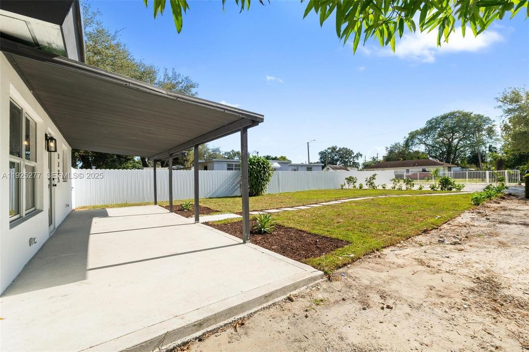 На продажу: $475,000 (3 спален, 2 ванн, 870 Квадратных фут)