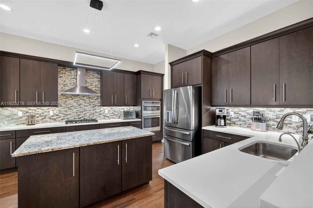 На продажу: $975,000 (3 спален, 3 ванн, 3108 Квадратных фут)