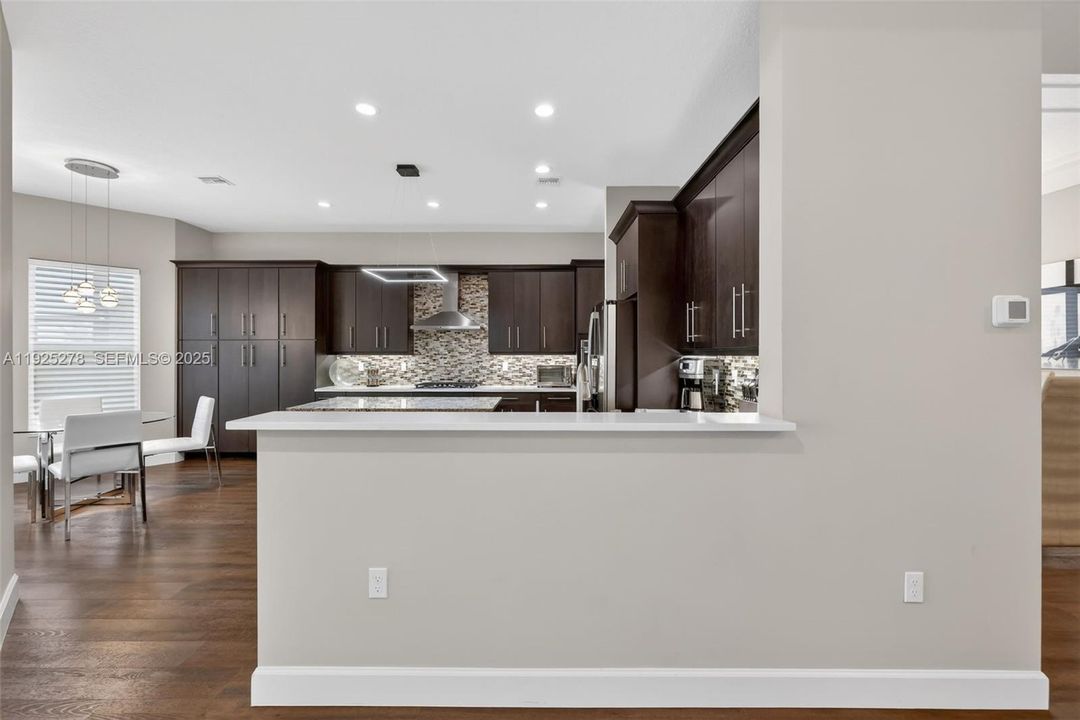 На продажу: $975,000 (3 спален, 3 ванн, 3108 Квадратных фут)