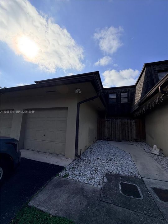 For Rent: $3,000 (3 beds, 2 baths, 1451 Square Feet)