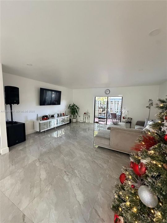 For Rent: $3,000 (3 beds, 2 baths, 1451 Square Feet)