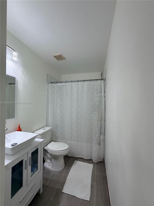 For Rent: $3,000 (3 beds, 2 baths, 1451 Square Feet)
