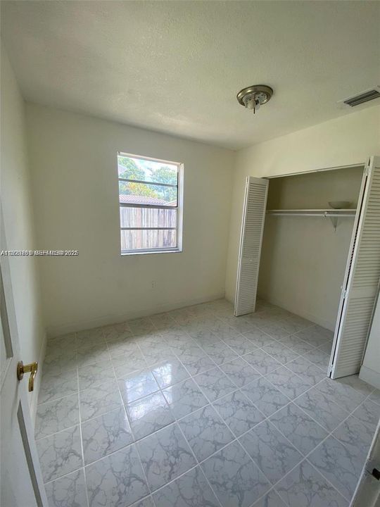 For Rent: $2,700 (3 beds, 1 baths, 962 Square Feet)