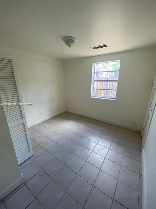 For Rent: $2,700 (3 beds, 1 baths, 962 Square Feet)