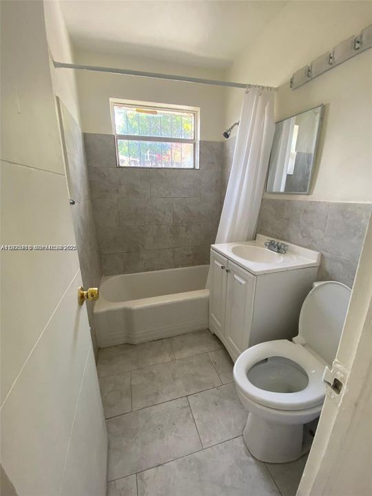 For Rent: $2,700 (3 beds, 1 baths, 962 Square Feet)