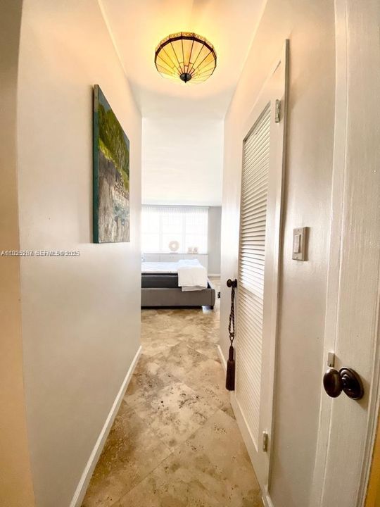 For Sale: $595,000 (1 beds, 1 baths, 865 Square Feet)