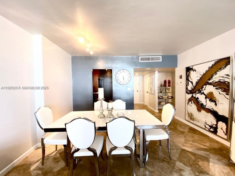 For Sale: $595,000 (1 beds, 1 baths, 865 Square Feet)