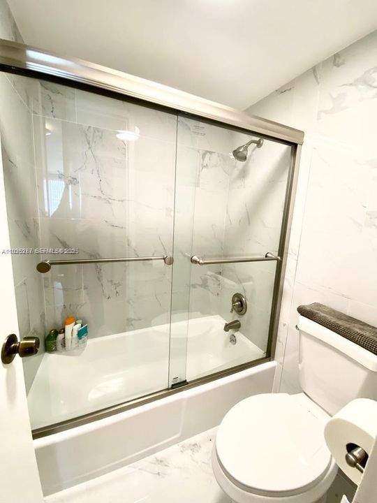 For Sale: $595,000 (1 beds, 1 baths, 865 Square Feet)