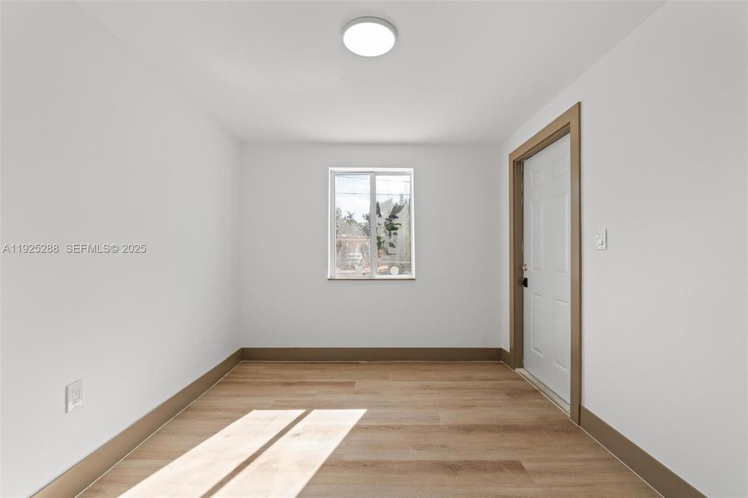 For Sale: $565,000 (4 beds, 3 baths, 1563 Square Feet)