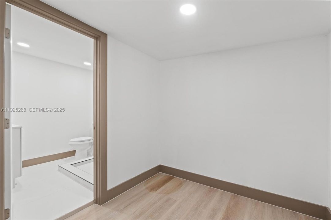 For Sale: $565,000 (4 beds, 3 baths, 1563 Square Feet)