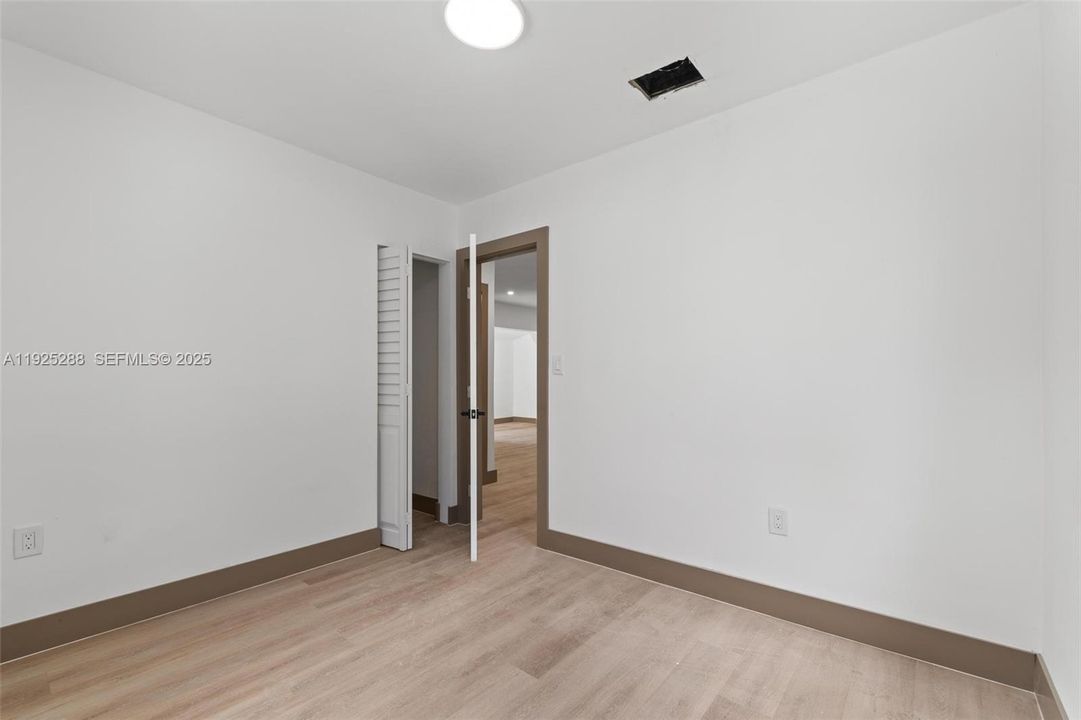 For Sale: $565,000 (4 beds, 3 baths, 1563 Square Feet)