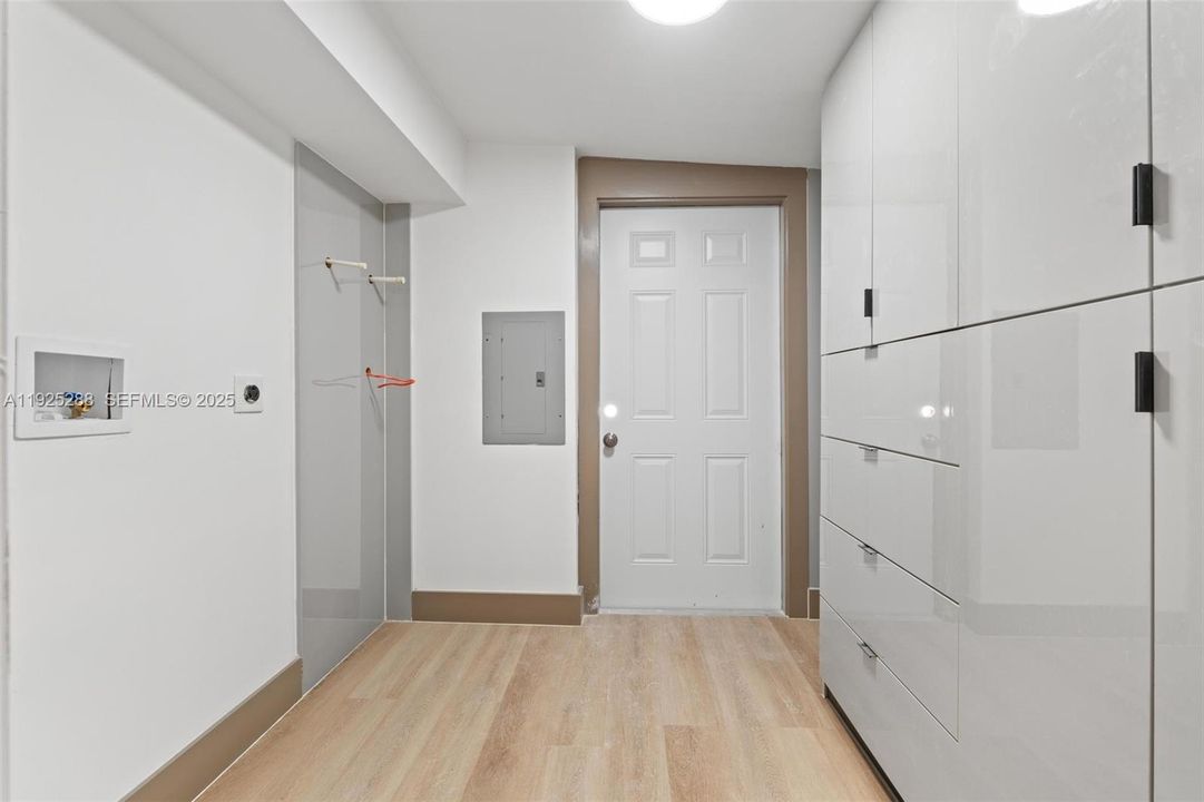 For Sale: $565,000 (4 beds, 3 baths, 1563 Square Feet)