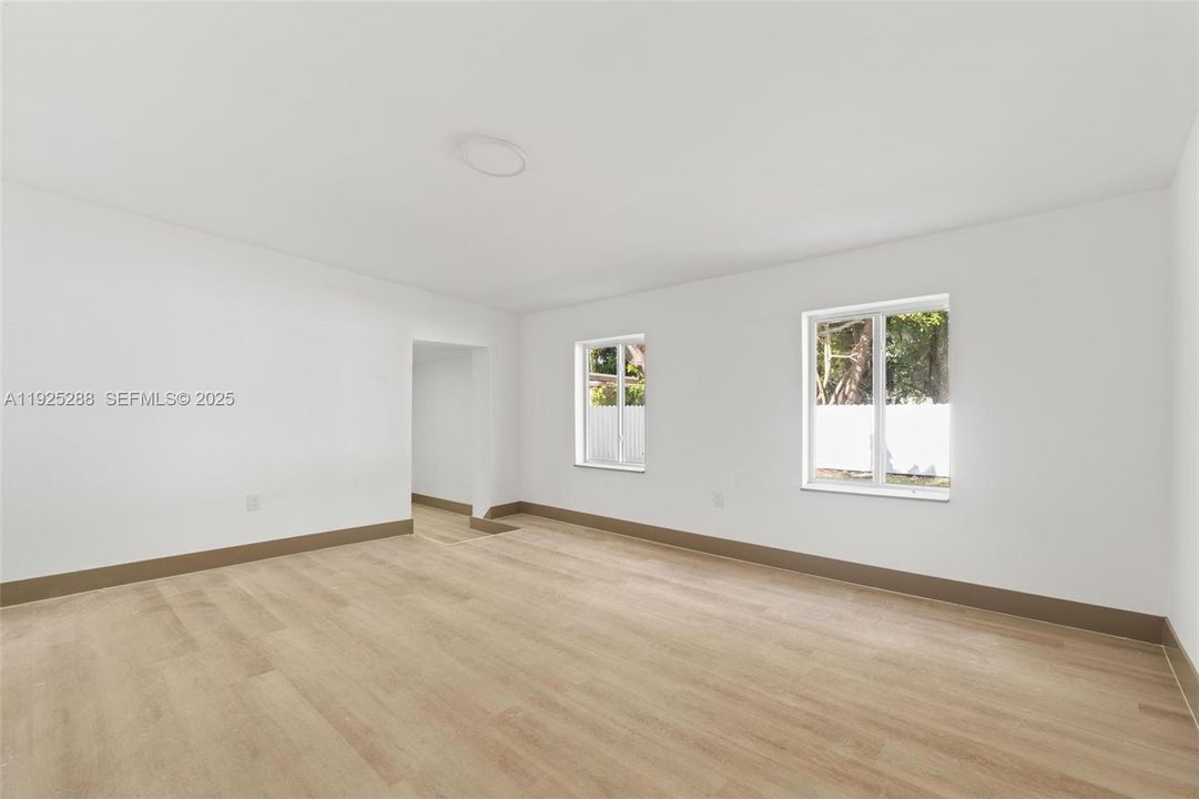 For Sale: $565,000 (4 beds, 3 baths, 1563 Square Feet)