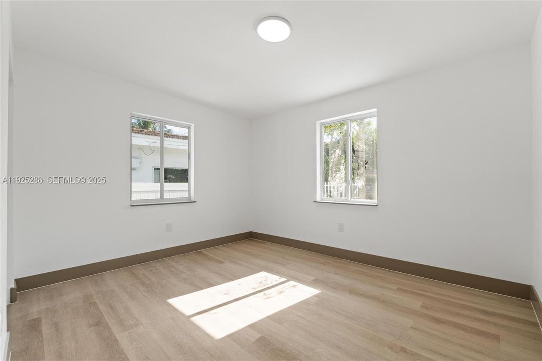 For Sale: $565,000 (4 beds, 3 baths, 1563 Square Feet)