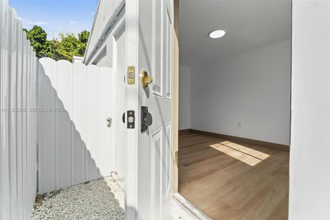 For Sale: $565,000 (4 beds, 3 baths, 1563 Square Feet)