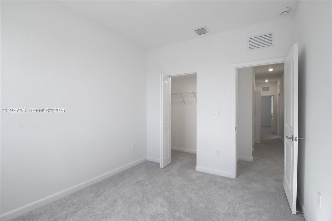 For Rent: $3,200 (4 beds, 2 baths, 1828 Square Feet)