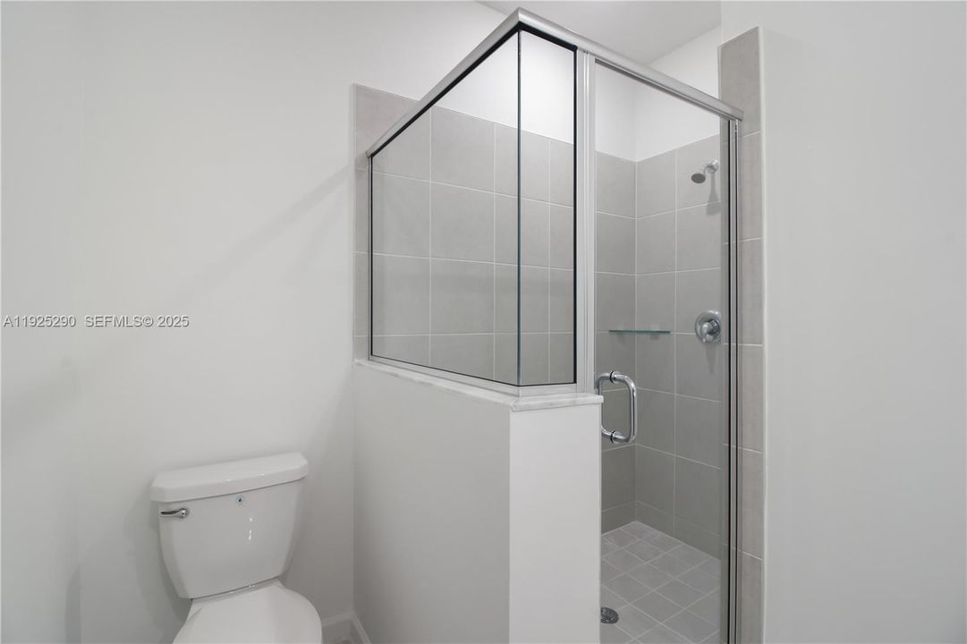 For Rent: $3,200 (4 beds, 2 baths, 1828 Square Feet)