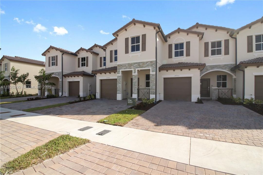 For Rent: $3,200 (4 beds, 2 baths, 1828 Square Feet)