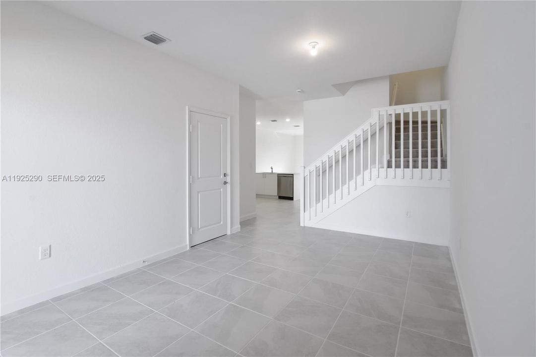 For Rent: $3,200 (4 beds, 2 baths, 1828 Square Feet)