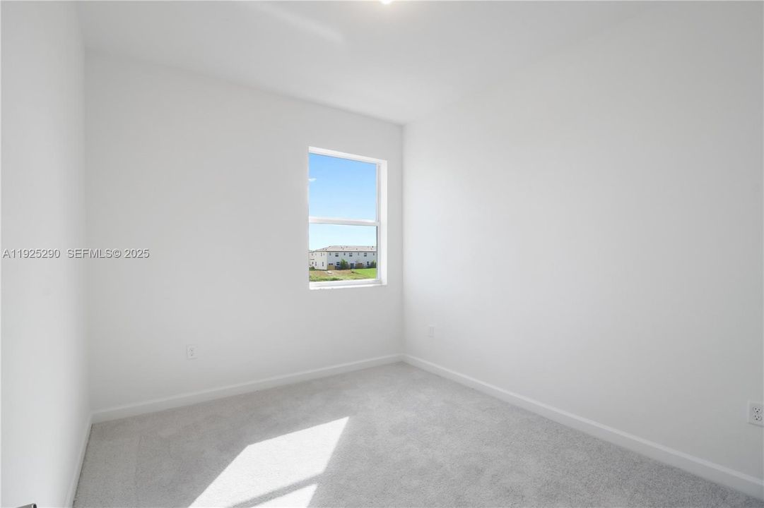 For Rent: $3,200 (4 beds, 2 baths, 1828 Square Feet)