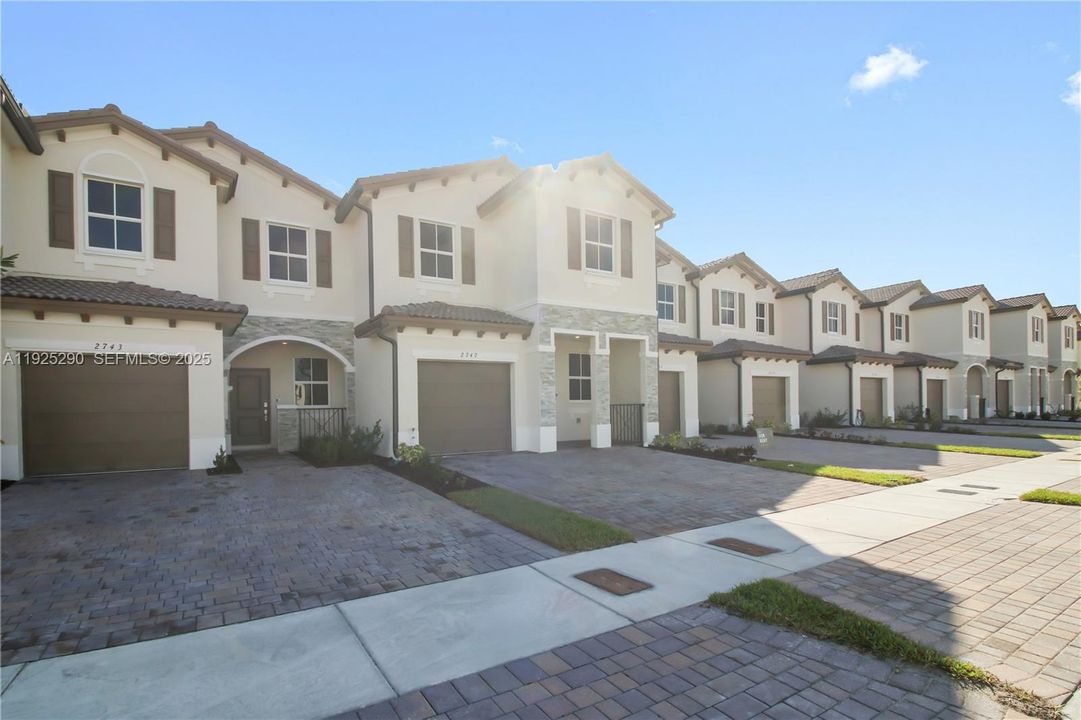 For Rent: $3,200 (4 beds, 2 baths, 1828 Square Feet)