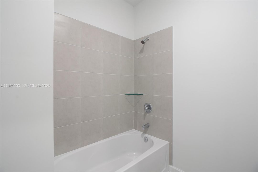 For Rent: $3,200 (4 beds, 2 baths, 1828 Square Feet)