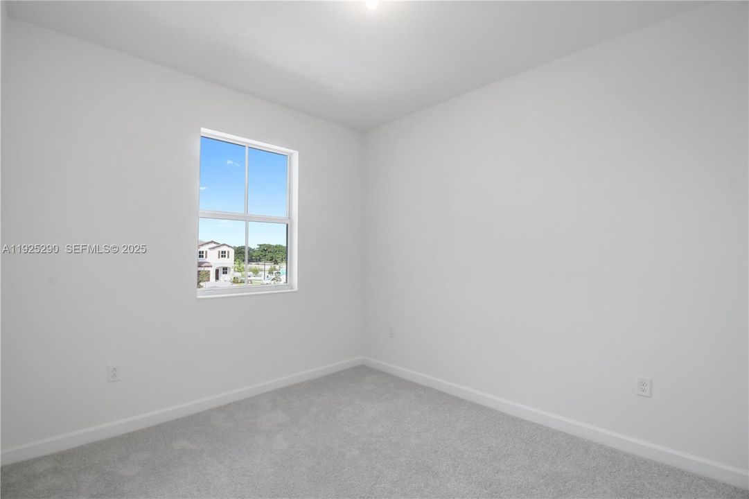 For Rent: $3,200 (4 beds, 2 baths, 1828 Square Feet)