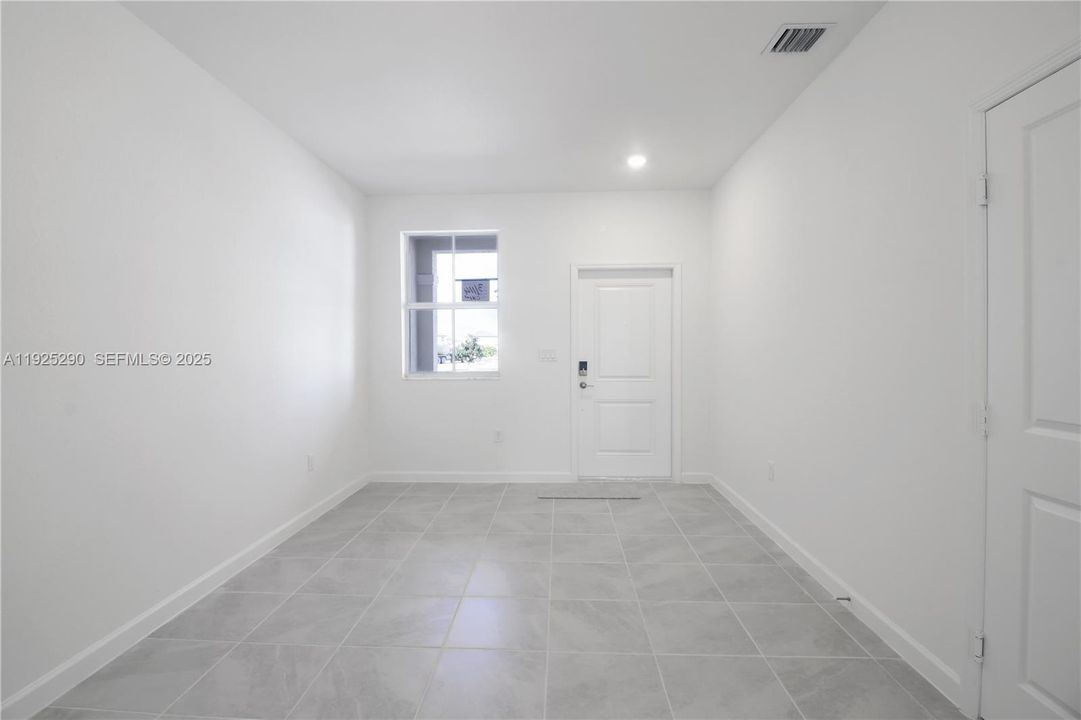 For Rent: $3,200 (4 beds, 2 baths, 1828 Square Feet)