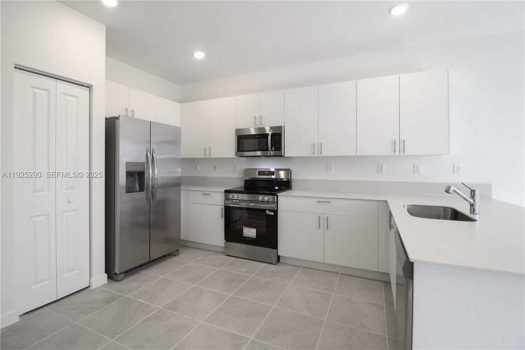 For Rent: $3,200 (4 beds, 2 baths, 1828 Square Feet)