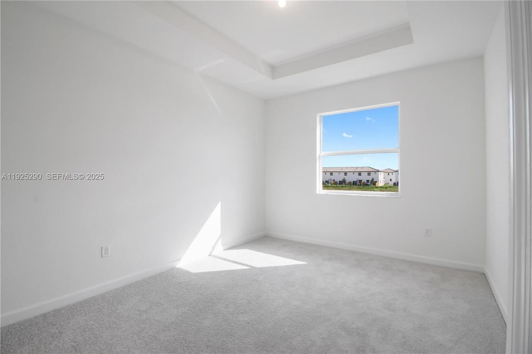 For Rent: $3,200 (4 beds, 2 baths, 1828 Square Feet)