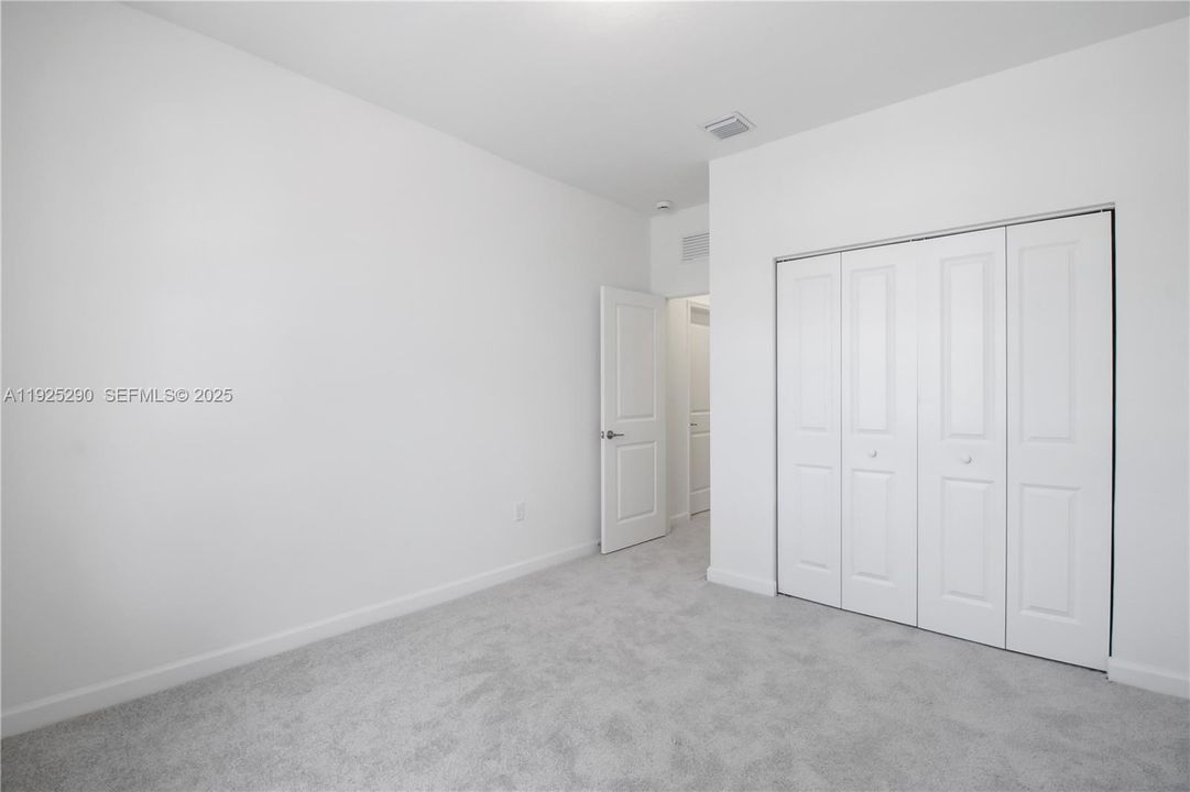 For Rent: $3,200 (4 beds, 2 baths, 1828 Square Feet)