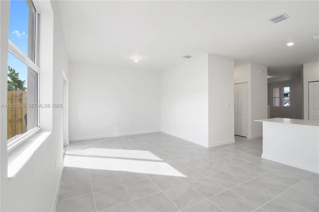 For Rent: $3,200 (4 beds, 2 baths, 1828 Square Feet)