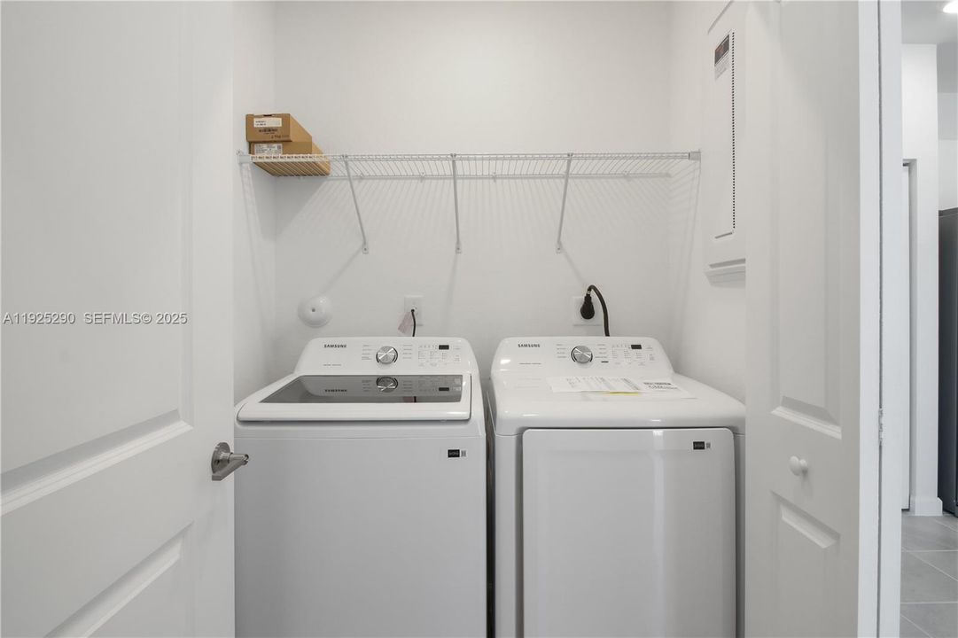 For Rent: $3,200 (4 beds, 2 baths, 1828 Square Feet)