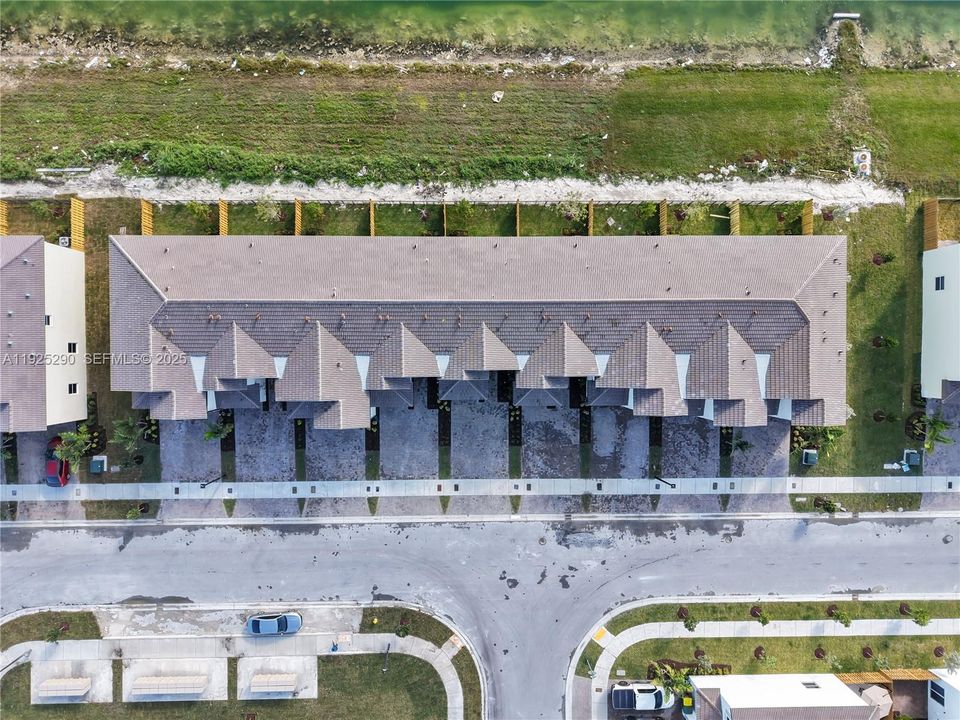 For Rent: $3,200 (4 beds, 2 baths, 1828 Square Feet)