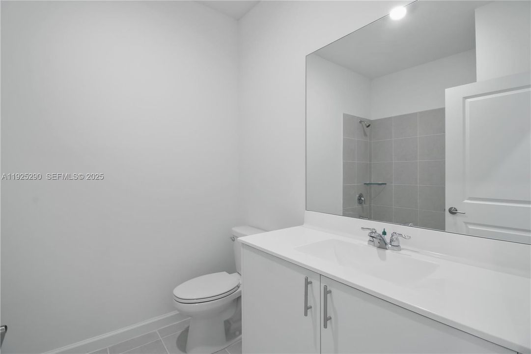 For Rent: $3,200 (4 beds, 2 baths, 1828 Square Feet)