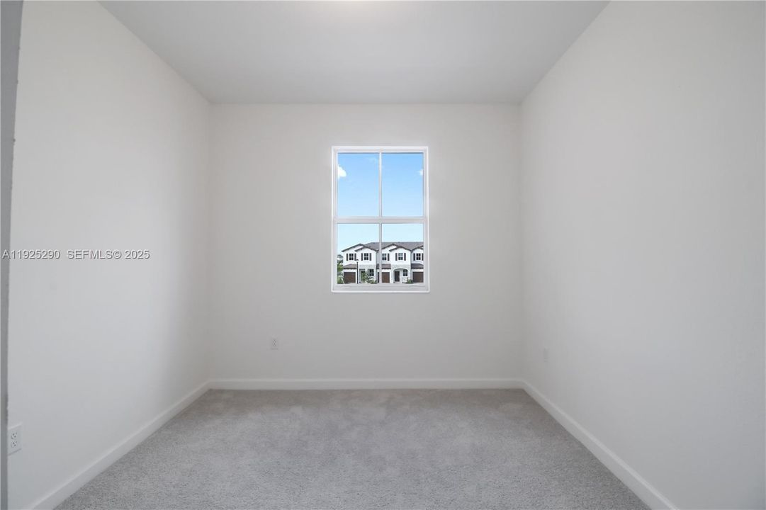 For Rent: $3,200 (4 beds, 2 baths, 1828 Square Feet)