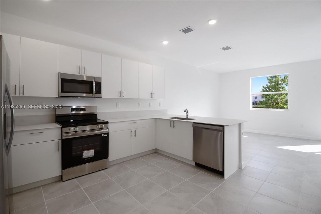 For Rent: $3,200 (4 beds, 2 baths, 1828 Square Feet)