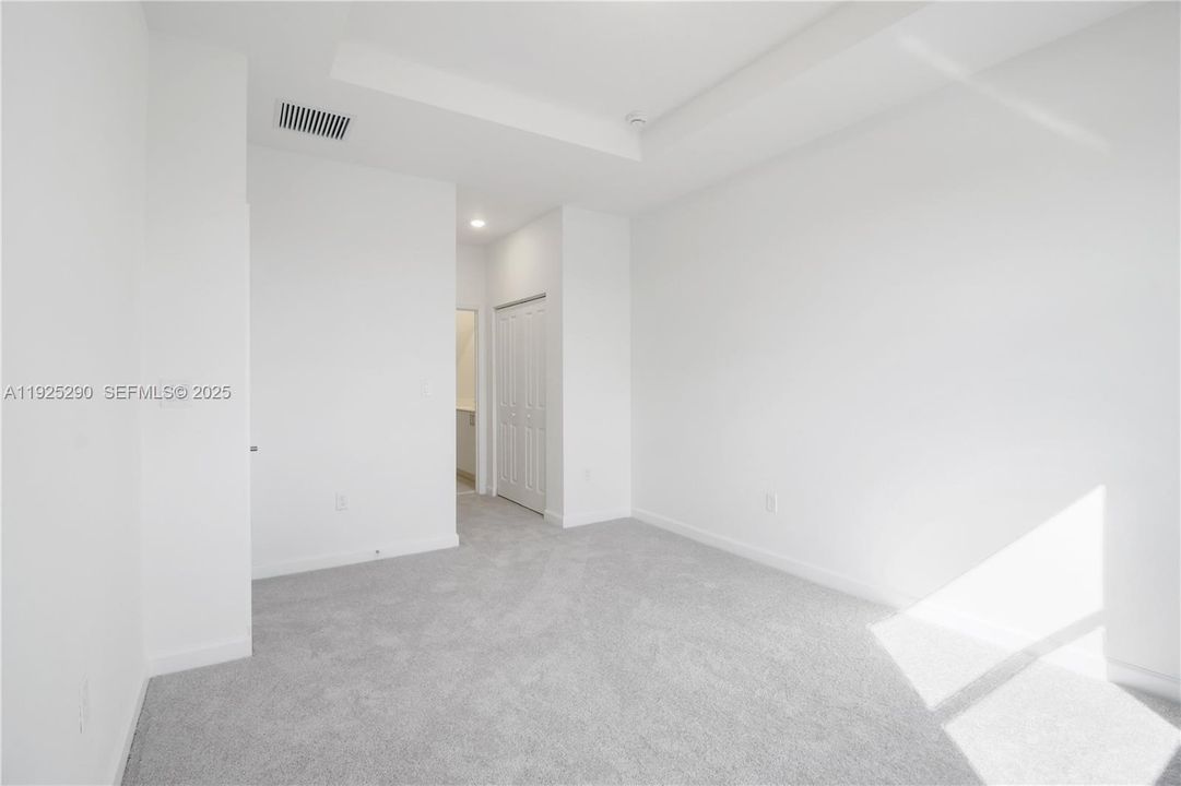 For Rent: $3,200 (4 beds, 2 baths, 1828 Square Feet)