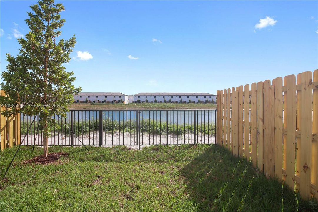 For Rent: $3,200 (4 beds, 2 baths, 1828 Square Feet)