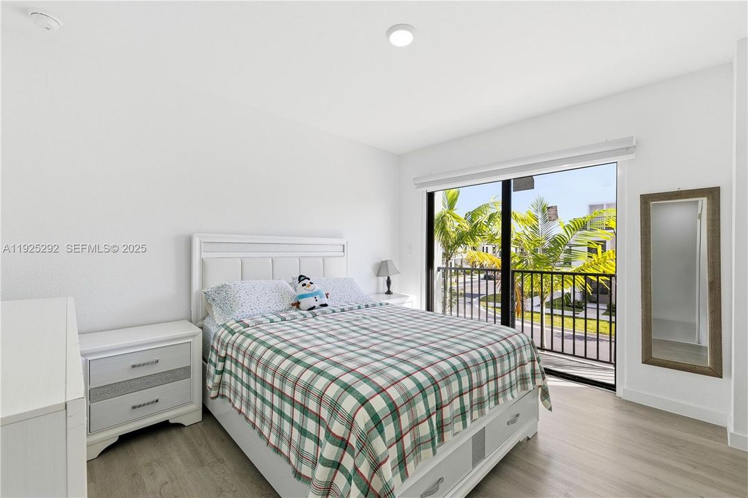 出租: $2,950 (4 贝兹, 3 浴室, 1398 平方英尺)