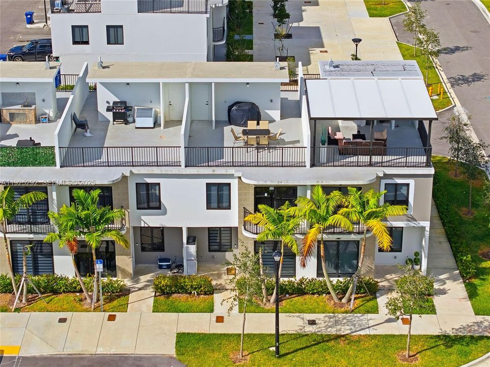 出租: $2,950 (4 贝兹, 3 浴室, 1398 平方英尺)