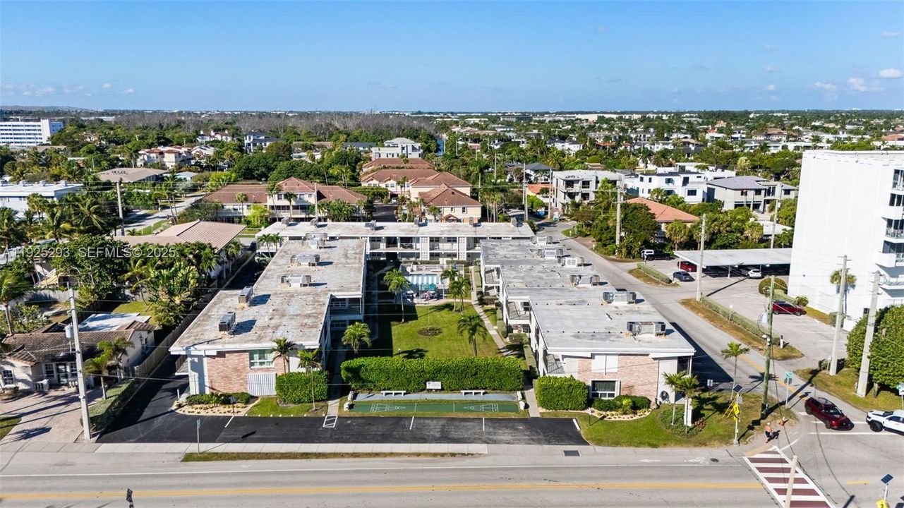 На продажу: $305,000 (1 спален, 1 ванн, 700 Квадратных фут)