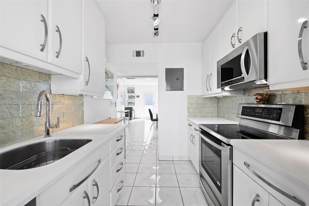 На продажу: $305,000 (1 спален, 1 ванн, 700 Квадратных фут)