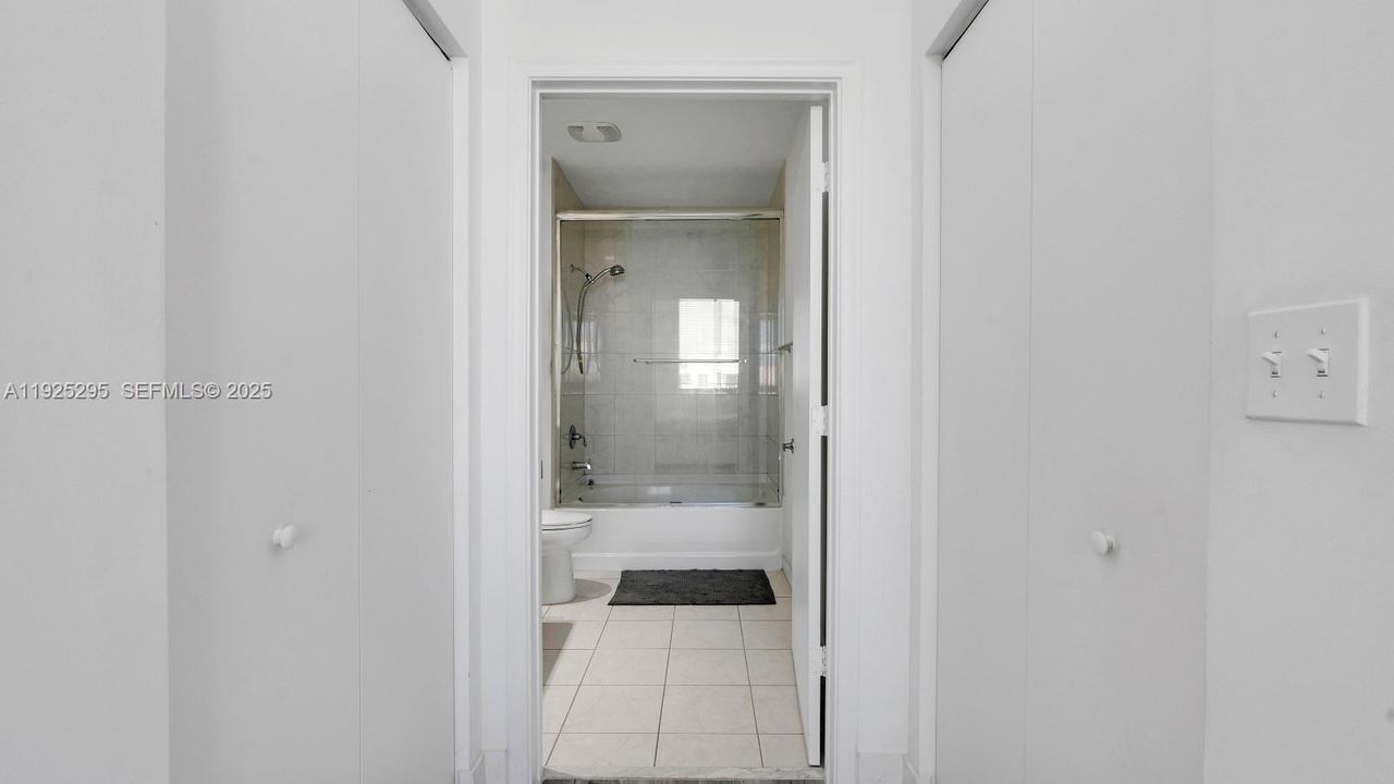 В аренду: $3,250 (2 спален, 2 ванн, 1070 Квадратных фут)