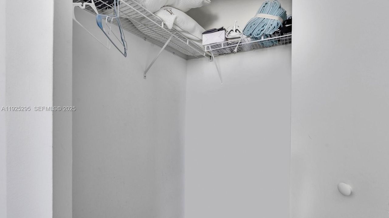 В аренду: $3,250 (2 спален, 2 ванн, 1070 Квадратных фут)