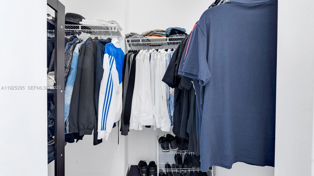 В аренду: $3,250 (2 спален, 2 ванн, 1070 Квадратных фут)