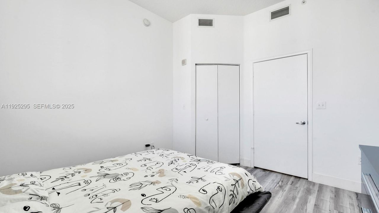 В аренду: $3,250 (2 спален, 2 ванн, 1070 Квадратных фут)